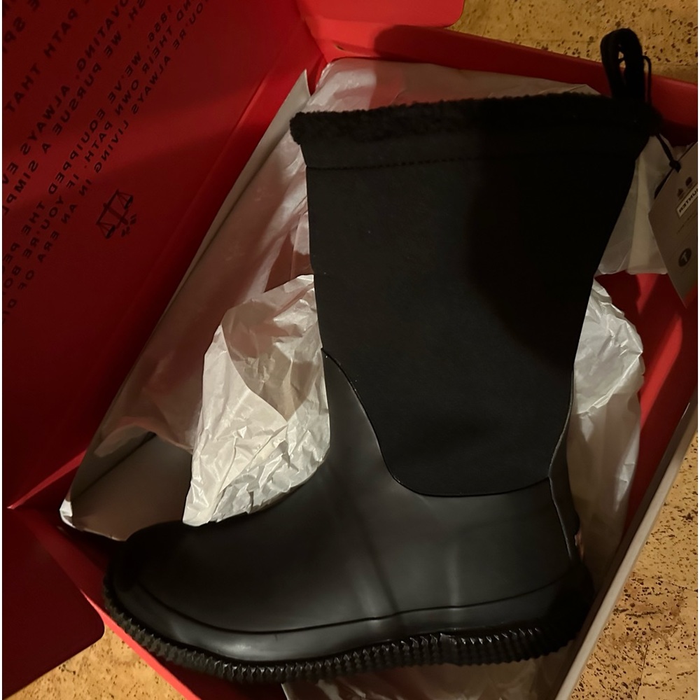 Women’s Sherpa Hunter Logo Boots